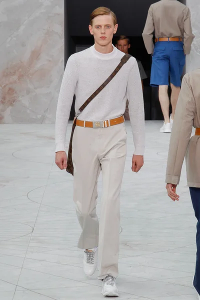 Look 17